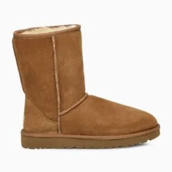 UGG AUSTRALIA CLASSIC SHORT CHESTNUT